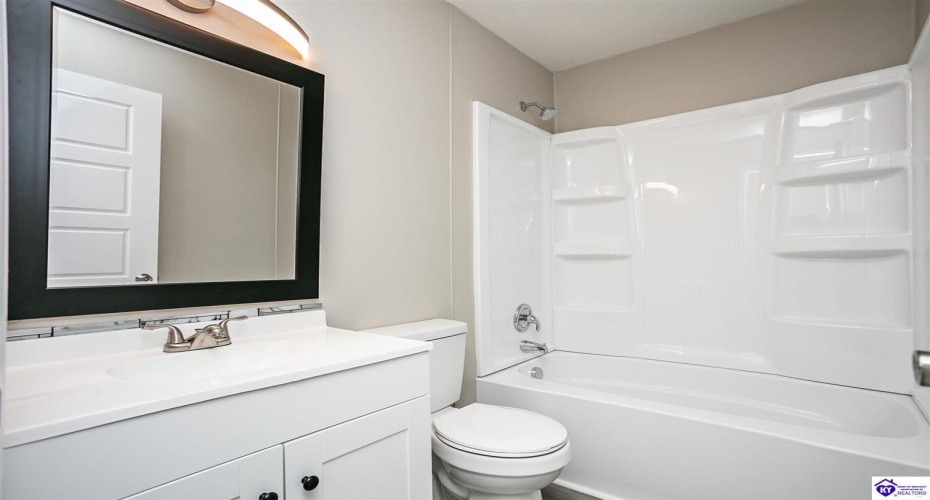 Anderson Court, Radcliff, Kentucky 40160, ,2 BathroomsBathrooms,For Sale,Anderson Court,HK24004199