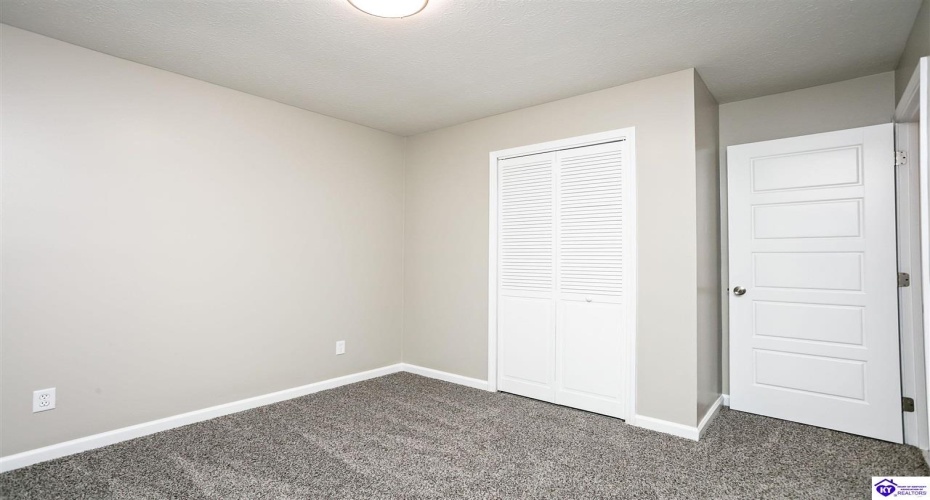 Anderson Court, Radcliff, Kentucky 40160, ,2 BathroomsBathrooms,For Sale,Anderson Court,HK24004199