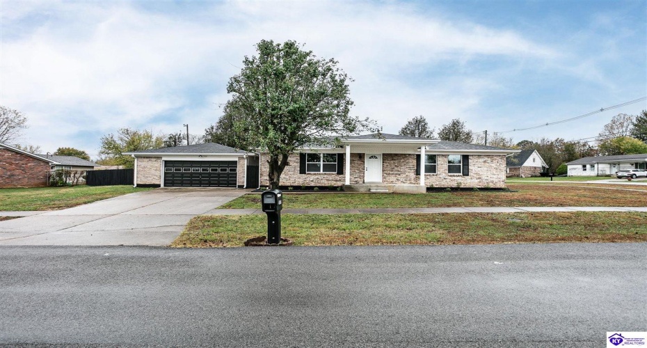 Anderson Court, Radcliff, Kentucky 40160, ,2 BathroomsBathrooms,For Sale,Anderson Court,HK24004199