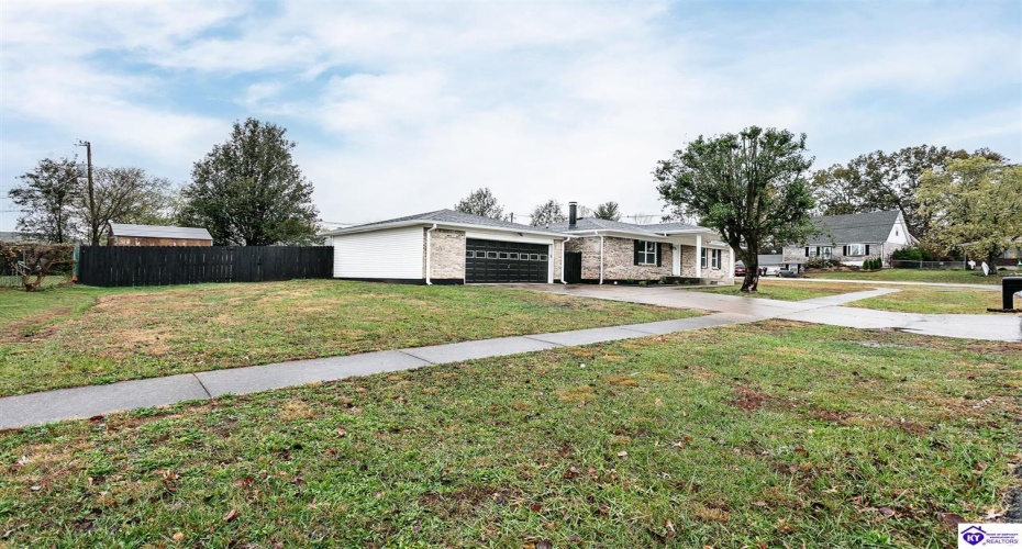 Anderson Court, Radcliff, Kentucky 40160, ,2 BathroomsBathrooms,For Sale,Anderson Court,HK24004199