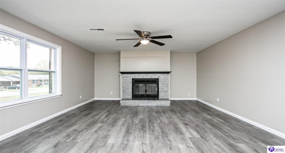 Anderson Court, Radcliff, Kentucky 40160, ,2 BathroomsBathrooms,For Sale,Anderson Court,HK24004199