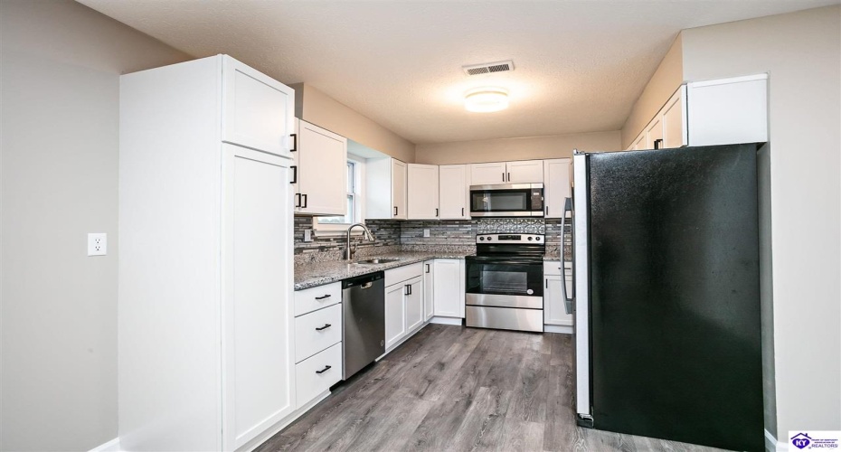 Anderson Court, Radcliff, Kentucky 40160, ,2 BathroomsBathrooms,For Sale,Anderson Court,HK24004199