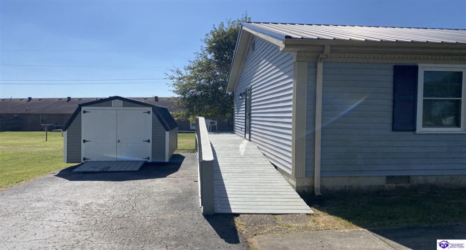 Greenbriar Court, Campbellsville, Kentucky 42718, ,1 BathroomBathrooms,For Sale,Greenbriar Court,HK24004201