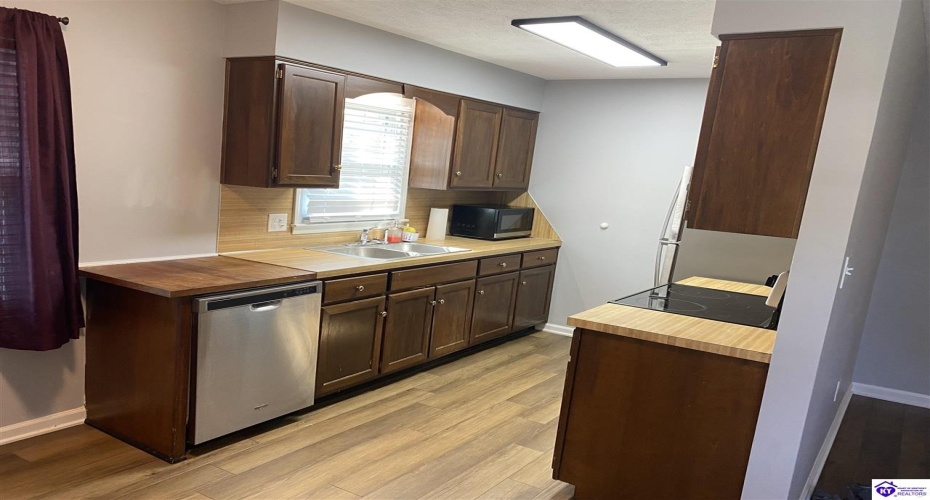 Greenbriar Court, Campbellsville, Kentucky 42718, ,1 BathroomBathrooms,For Sale,Greenbriar Court,HK24004201