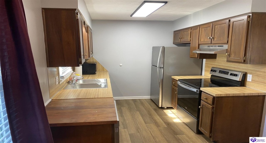 Greenbriar Court, Campbellsville, Kentucky 42718, ,1 BathroomBathrooms,For Sale,Greenbriar Court,HK24004201