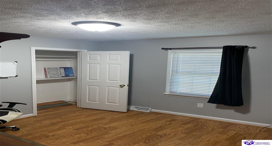 Greenbriar Court, Campbellsville, Kentucky 42718, ,1 BathroomBathrooms,For Sale,Greenbriar Court,HK24004201