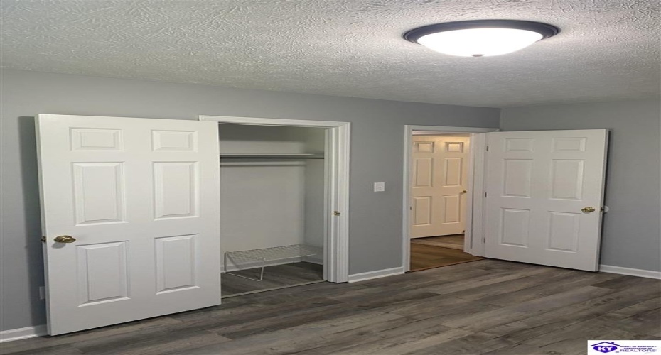 Greenbriar Court, Campbellsville, Kentucky 42718, ,1 BathroomBathrooms,For Sale,Greenbriar Court,HK24004201