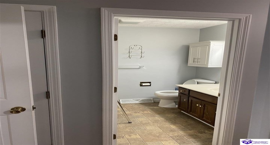 Greenbriar Court, Campbellsville, Kentucky 42718, ,1 BathroomBathrooms,For Sale,Greenbriar Court,HK24004201