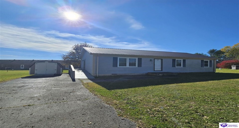 Greenbriar Court, Campbellsville, Kentucky 42718, ,1 BathroomBathrooms,For Sale,Greenbriar Court,HK24004201