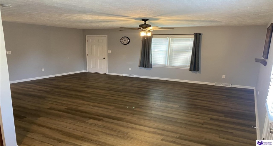 Greenbriar Court, Campbellsville, Kentucky 42718, ,1 BathroomBathrooms,For Sale,Greenbriar Court,HK24004201