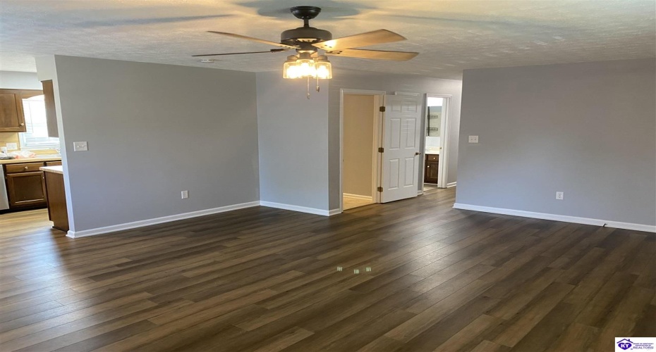 Greenbriar Court, Campbellsville, Kentucky 42718, ,1 BathroomBathrooms,For Sale,Greenbriar Court,HK24004201