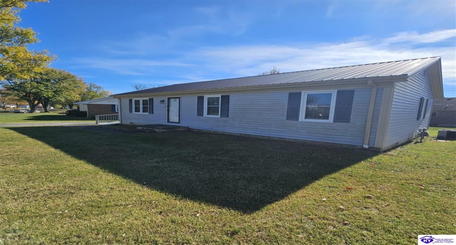 Greenbriar Court, Campbellsville, Kentucky 42718, ,1 BathroomBathrooms,For Sale,Greenbriar Court,HK24004201