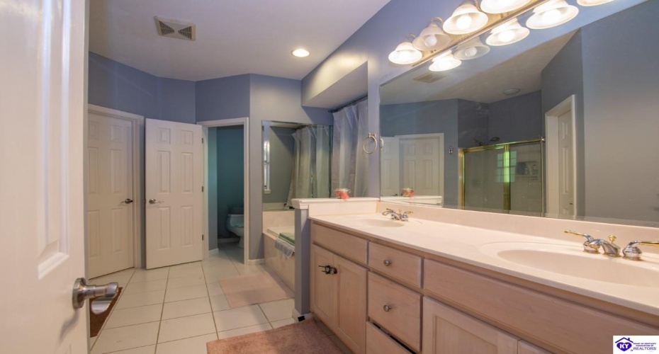 St Andrews Road, Brandenburg, Kentucky 40108, ,4 BathroomsBathrooms,For Sale,St Andrews Road,HK24001424