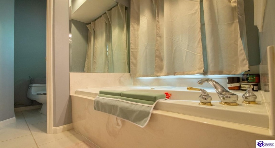 St Andrews Road, Brandenburg, Kentucky 40108, ,4 BathroomsBathrooms,For Sale,St Andrews Road,HK24001424