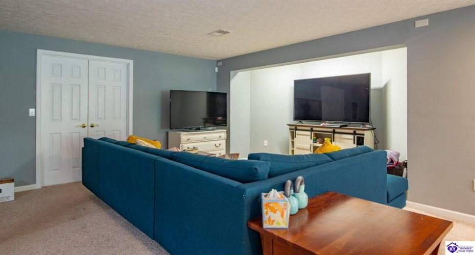 St Andrews Road, Brandenburg, Kentucky 40108, ,4 BathroomsBathrooms,For Sale,St Andrews Road,HK24001424