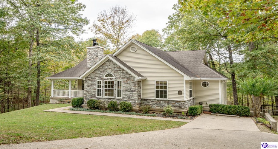 Columbine Court, Brandenburg, Kentucky 40108, ,2 BathroomsBathrooms,For Sale,Columbine Court,HK24004037