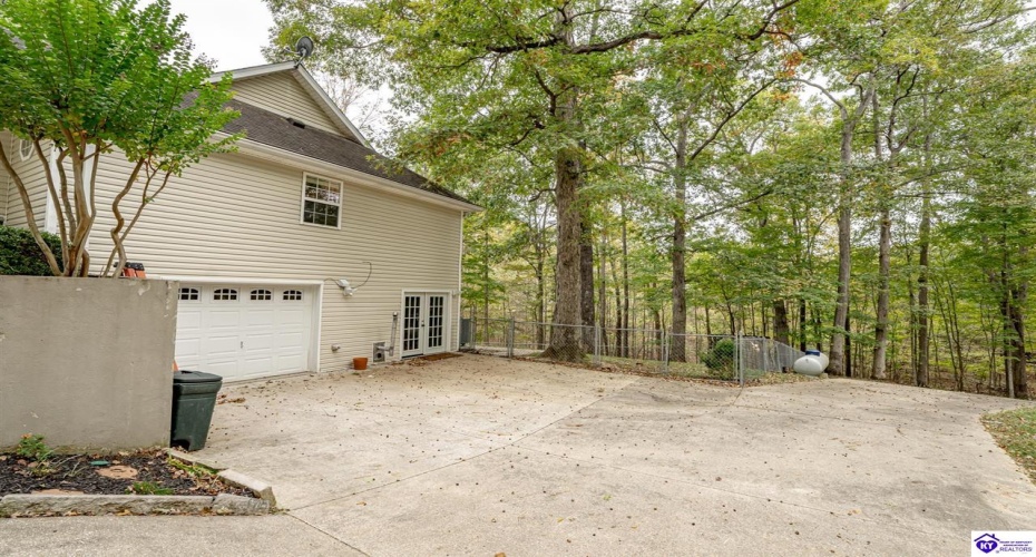 Columbine Court, Brandenburg, Kentucky 40108, ,2 BathroomsBathrooms,For Sale,Columbine Court,HK24004037