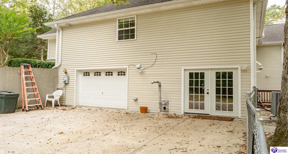 Columbine Court, Brandenburg, Kentucky 40108, ,2 BathroomsBathrooms,For Sale,Columbine Court,HK24004037