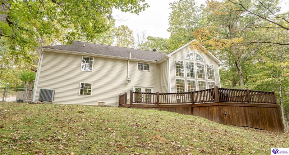 Columbine Court, Brandenburg, Kentucky 40108, ,2 BathroomsBathrooms,For Sale,Columbine Court,HK24004037