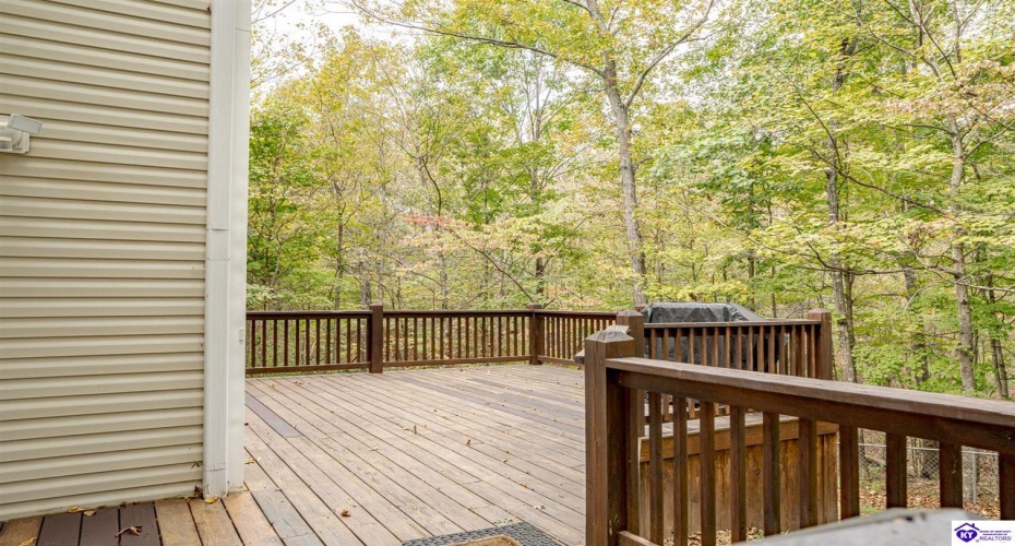 Columbine Court, Brandenburg, Kentucky 40108, ,2 BathroomsBathrooms,For Sale,Columbine Court,HK24004037