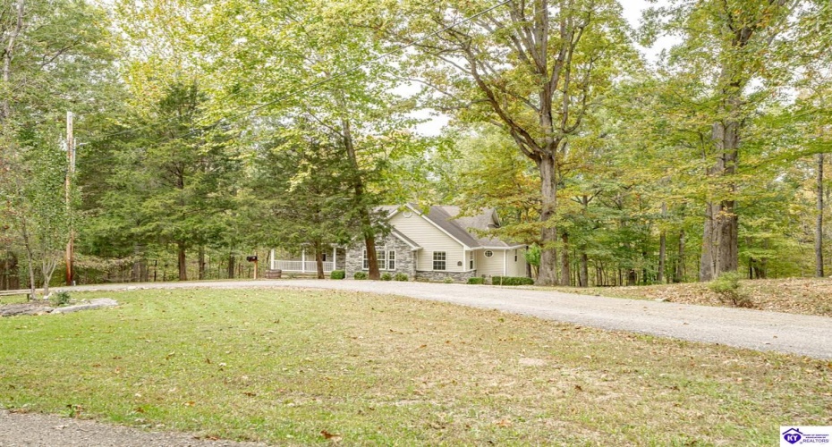 Columbine Court, Brandenburg, Kentucky 40108, ,2 BathroomsBathrooms,For Sale,Columbine Court,HK24004037