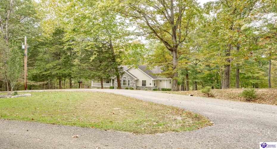 Columbine Court, Brandenburg, Kentucky 40108, ,2 BathroomsBathrooms,For Sale,Columbine Court,HK24004037