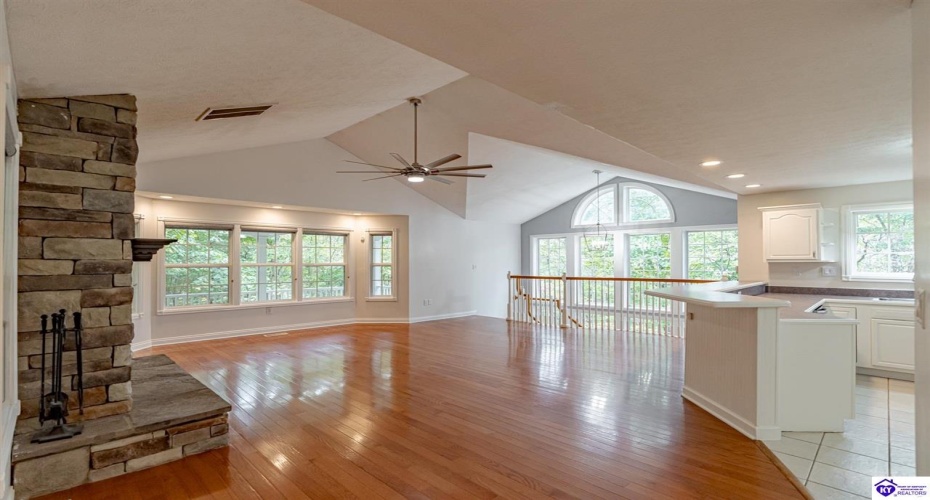 Columbine Court, Brandenburg, Kentucky 40108, ,2 BathroomsBathrooms,For Sale,Columbine Court,HK24004037