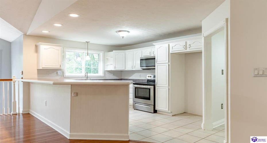 Columbine Court, Brandenburg, Kentucky 40108, ,2 BathroomsBathrooms,For Sale,Columbine Court,HK24004037