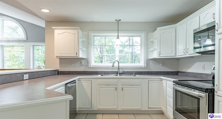 Columbine Court, Brandenburg, Kentucky 40108, ,2 BathroomsBathrooms,For Sale,Columbine Court,HK24004037