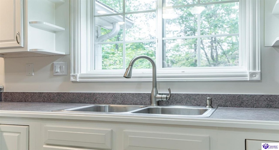 Columbine Court, Brandenburg, Kentucky 40108, ,2 BathroomsBathrooms,For Sale,Columbine Court,HK24004037