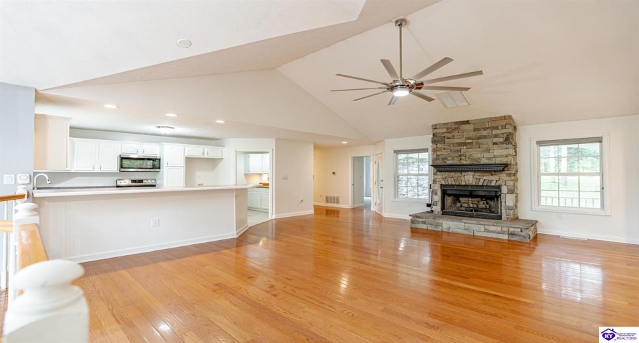 Columbine Court, Brandenburg, Kentucky 40108, ,2 BathroomsBathrooms,For Sale,Columbine Court,HK24004037