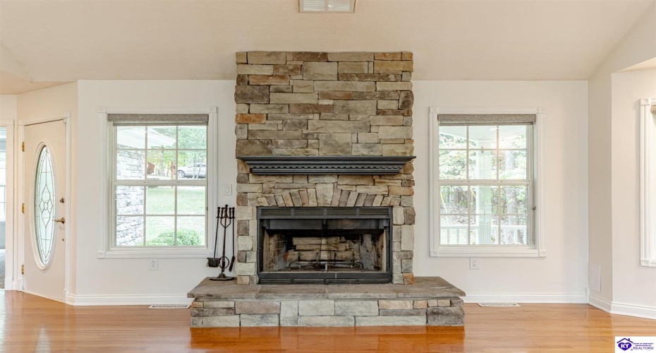 Columbine Court, Brandenburg, Kentucky 40108, ,2 BathroomsBathrooms,For Sale,Columbine Court,HK24004037