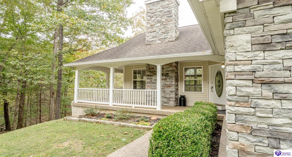 Columbine Court, Brandenburg, Kentucky 40108, ,2 BathroomsBathrooms,For Sale,Columbine Court,HK24004037