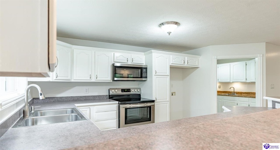 Columbine Court, Brandenburg, Kentucky 40108, ,2 BathroomsBathrooms,For Sale,Columbine Court,HK24004037