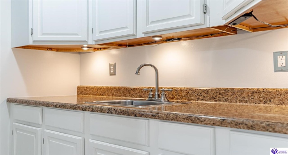 Columbine Court, Brandenburg, Kentucky 40108, ,2 BathroomsBathrooms,For Sale,Columbine Court,HK24004037