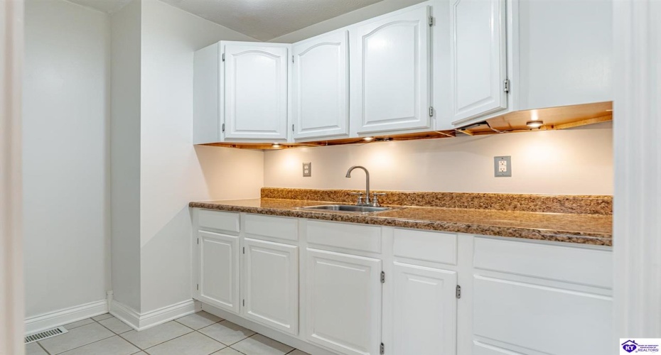 Columbine Court, Brandenburg, Kentucky 40108, ,2 BathroomsBathrooms,For Sale,Columbine Court,HK24004037