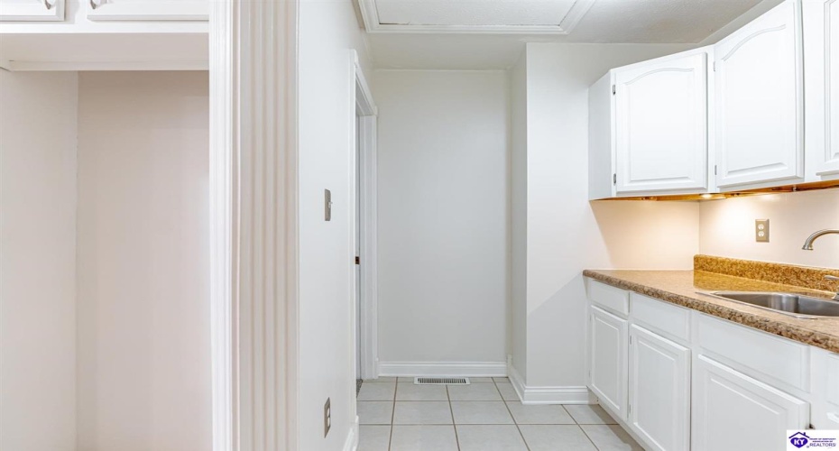 Columbine Court, Brandenburg, Kentucky 40108, ,2 BathroomsBathrooms,For Sale,Columbine Court,HK24004037