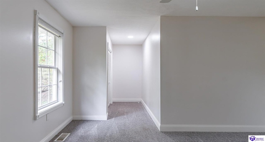 Columbine Court, Brandenburg, Kentucky 40108, ,2 BathroomsBathrooms,For Sale,Columbine Court,HK24004037