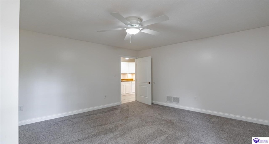 Columbine Court, Brandenburg, Kentucky 40108, ,2 BathroomsBathrooms,For Sale,Columbine Court,HK24004037