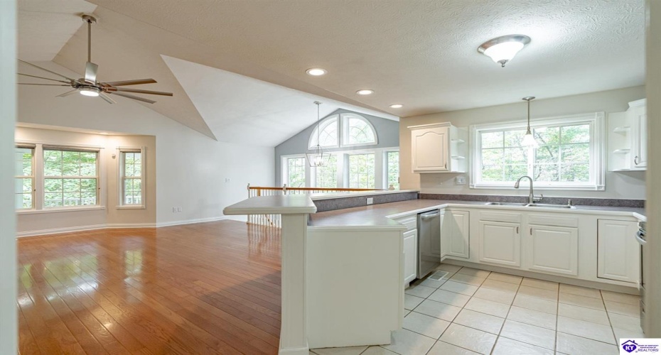 Columbine Court, Brandenburg, Kentucky 40108, ,2 BathroomsBathrooms,For Sale,Columbine Court,HK24004037