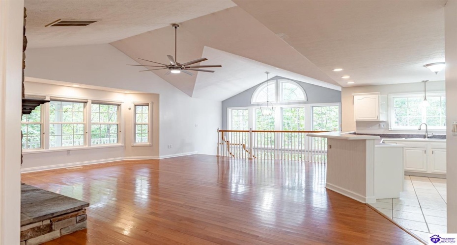 Columbine Court, Brandenburg, Kentucky 40108, ,2 BathroomsBathrooms,For Sale,Columbine Court,HK24004037