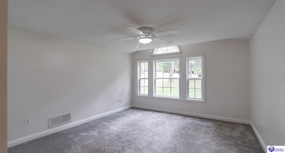 Columbine Court, Brandenburg, Kentucky 40108, ,2 BathroomsBathrooms,For Sale,Columbine Court,HK24004037