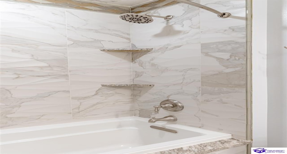 Columbine Court, Brandenburg, Kentucky 40108, ,2 BathroomsBathrooms,For Sale,Columbine Court,HK24004037