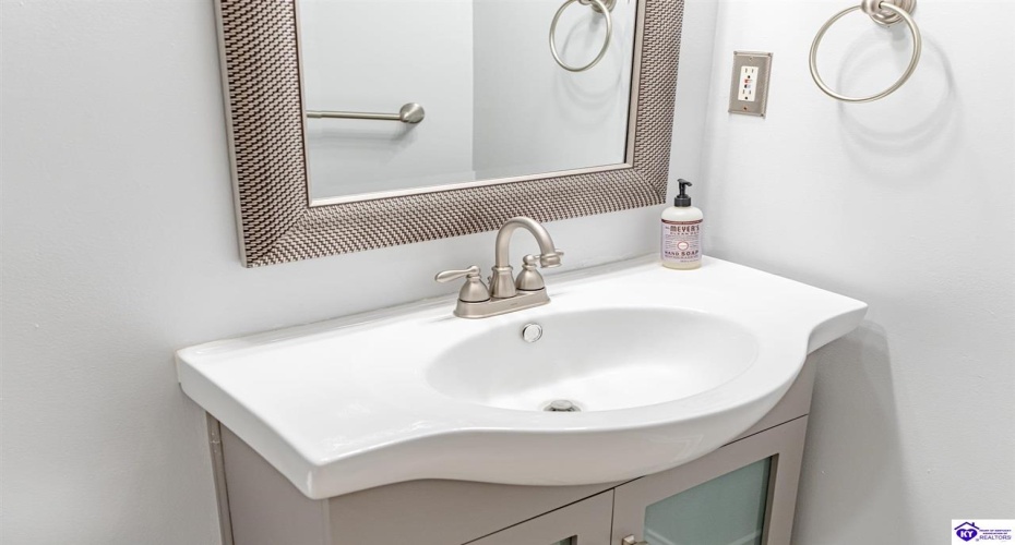 Columbine Court, Brandenburg, Kentucky 40108, ,2 BathroomsBathrooms,For Sale,Columbine Court,HK24004037