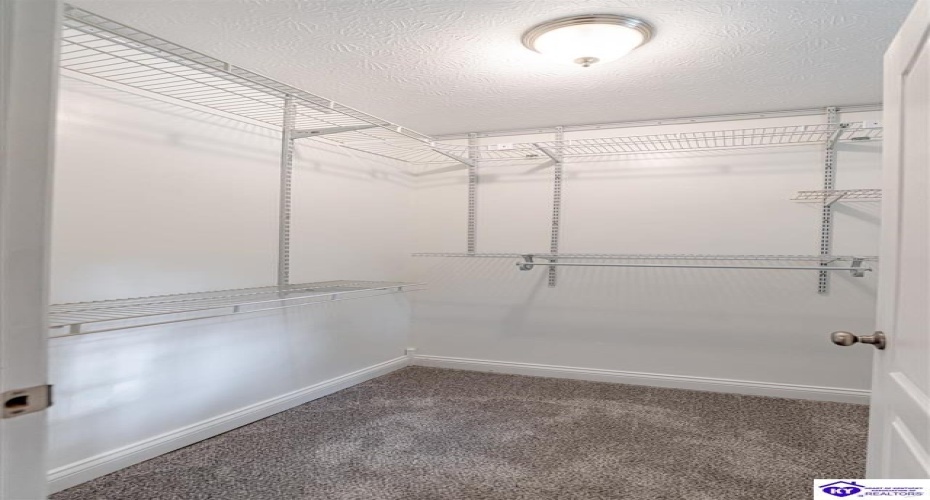 Columbine Court, Brandenburg, Kentucky 40108, ,2 BathroomsBathrooms,For Sale,Columbine Court,HK24004037