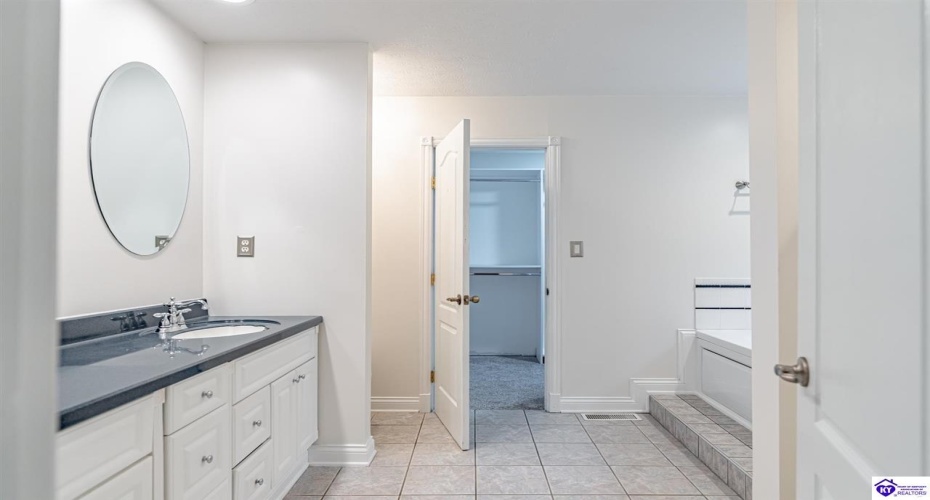 Columbine Court, Brandenburg, Kentucky 40108, ,2 BathroomsBathrooms,For Sale,Columbine Court,HK24004037