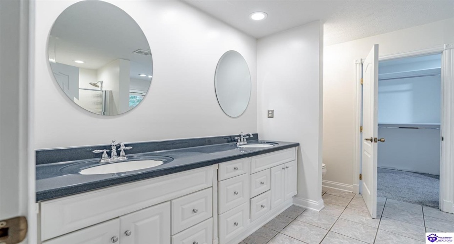 Columbine Court, Brandenburg, Kentucky 40108, ,2 BathroomsBathrooms,For Sale,Columbine Court,HK24004037