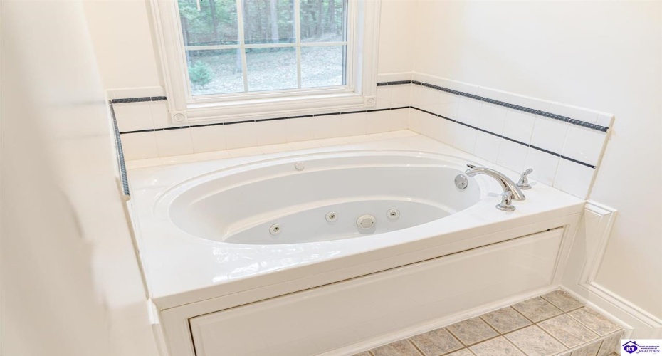 Columbine Court, Brandenburg, Kentucky 40108, ,2 BathroomsBathrooms,For Sale,Columbine Court,HK24004037