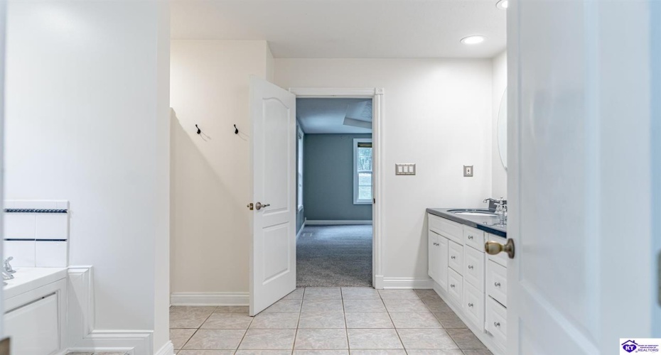 Columbine Court, Brandenburg, Kentucky 40108, ,2 BathroomsBathrooms,For Sale,Columbine Court,HK24004037