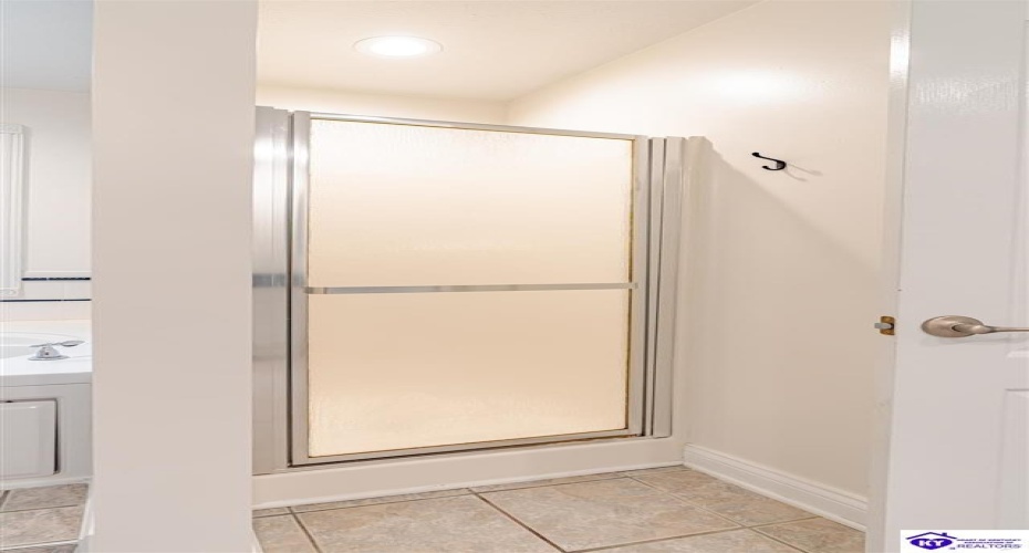 Columbine Court, Brandenburg, Kentucky 40108, ,2 BathroomsBathrooms,For Sale,Columbine Court,HK24004037